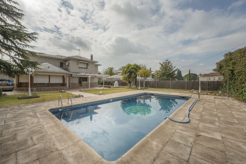 Best Pool Safety Contractors in Baton Rouge, LA